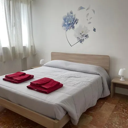 Accogliente In Zona Ospedale 乌迪内